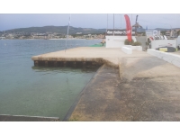 calme plat sur l'eau mais pas à terre...